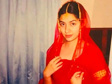 দোকানে ঝাঁট দেওয়ার কাজও করছেন শাহরুখের নায়িকা! এখন আয় ১৭০ কোটি