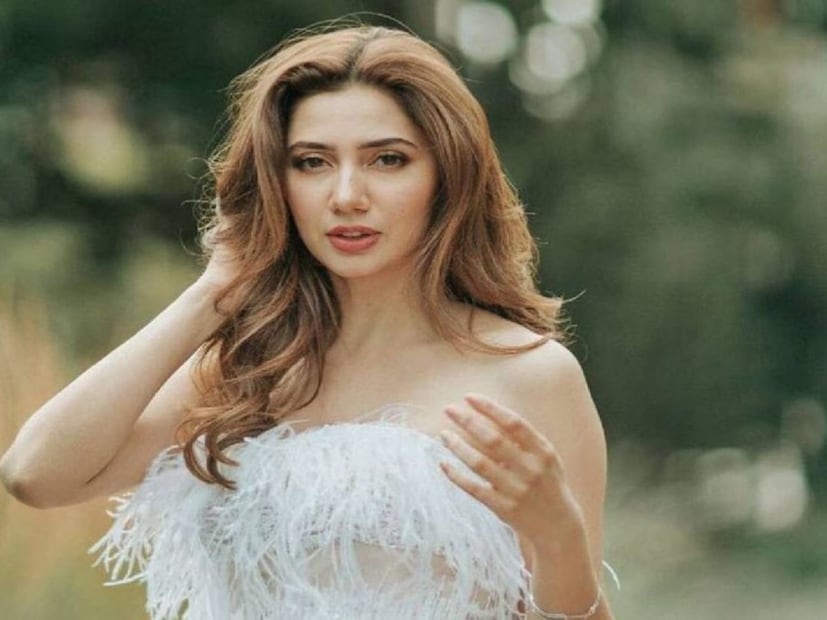 এতক্ষণে নিশ্চই অনেকে বুঝতে পেরেছেন এই প্রতিবেদনে পাকিস্তানি অভিনেত্রী মাহিরা খানের কথা বলা হচ্ছে। অনেক কষ্ট করেই নিজেকে প্রতিষ্ঠিত করেছেন মাহিরা। 