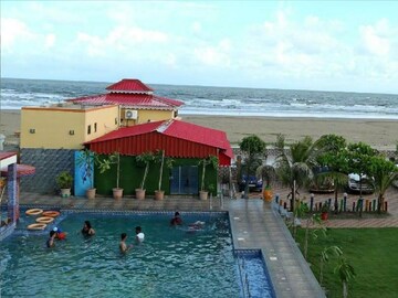 *মন্দারমণিতে হোটেল রিসোর্ট গড়ে ওঠার পেছনে অভিযোগ কোস্টাল রেগুলেশন অ্যাক্ট মানা হয়নি। মন্দারমণিতে শেষ কয়েক বছরে গড়ে ওঠা বেশ কিছু হোটেল, রিসর্ট, দোকান বেআইনিভাবে গড়ে উঠেছে বলেই প্রশ্ন তুলেছে জাতীয়ই পরিবেশ আদালত। জাতীয় পরিবেশ আদালতের নির্দেশ মেনে এবার মন্দারমণিতে ১৪০টি হোটেল ভাঙার নির্দেশ দিয়েছে জেলা প্রশাসন। ফাইল ছবি। 
