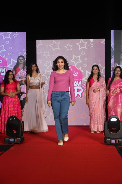 মূলত মডিউলার এবং হালকা ওজনের গহনাই এখন শহরবাসীর পছন্দের তালিকায় উঠে এসেছে। ফলে এই ব্র্যান্ডের গহনায় প্রতিদিনের ব্যবহারিকতার সঙ্গে সৌন্দর্যের মিশেল ঘটানো হচ্ছে। সেই সঙ্গে গয়নার নকশায় আনা হচ্ছে আন্তর্জাতিক নকশার ছোঁয়া। আসলে এই সমস্ত কিছুই তুলে ধরা হল সাম্প্রতিক ইভেন্টে। 