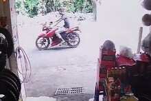 পুলিশ অফিসারের বাইক নিয়ে নিমেষে উধাও, চোরের দুঃসাহসে হতবাক উলুবেড়িয়া!