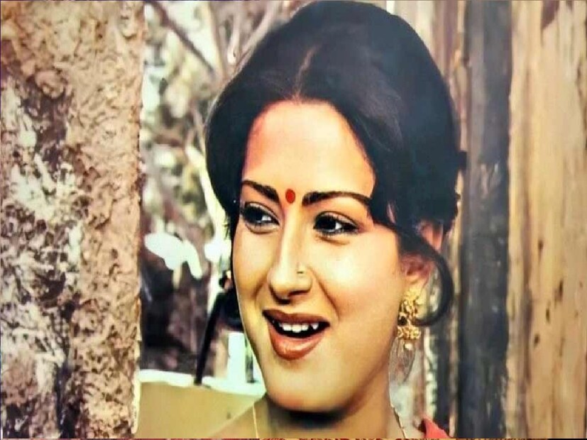 *ব্যক্তিগত জীবনে এক কঠিন সমস্যার সম্মুখীন হতে হয় মৌসুমী চট্টোপাধ্যায়কে। ২০১৮ সালে অভিনেত্রীর মেয়ে পায়েল শয্যাশায়ী হয়ে পড়েন। সেই সময় অভিনেত্রী জামাইয়ের বিরুদ্ধে বম্বে আদালতের দ্বারস্থ হন। মেয়ে পায়েলকে চরম অবহেলা ও অযত্নে রাখা হয়েছে বলে অভিযোগ তোলেন জামাইয়ের বিরুদ্ধে। 