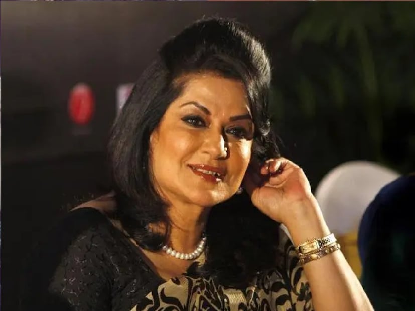 *সঙ্গীতশিল্পী ও প্রযোজক হেমন্ত কুমার মুখোপাধ্যায়ের পুত্র জয়ন্ত মুখোপাধ্যায়ের সঙ্গে বিবাহবন্ধনে আবদ্ধ হন মৌসুমি। তাঁর দুই মেয়ে পায়েল ও মেঘা। যদিও ২০১৯ সালে তাঁদের মেয়ে পায়েল মারা যান। সংগৃহীত ছবি। 