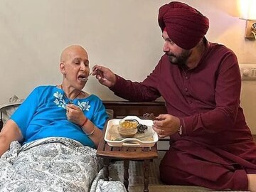 ক্যানসার নিয়ে মন্তব্যের জেরে ৮৫০ কোটি টাকার নোটিস পাঠানো হল সিধুর স্ত্রীকে। ফাইল ছবি