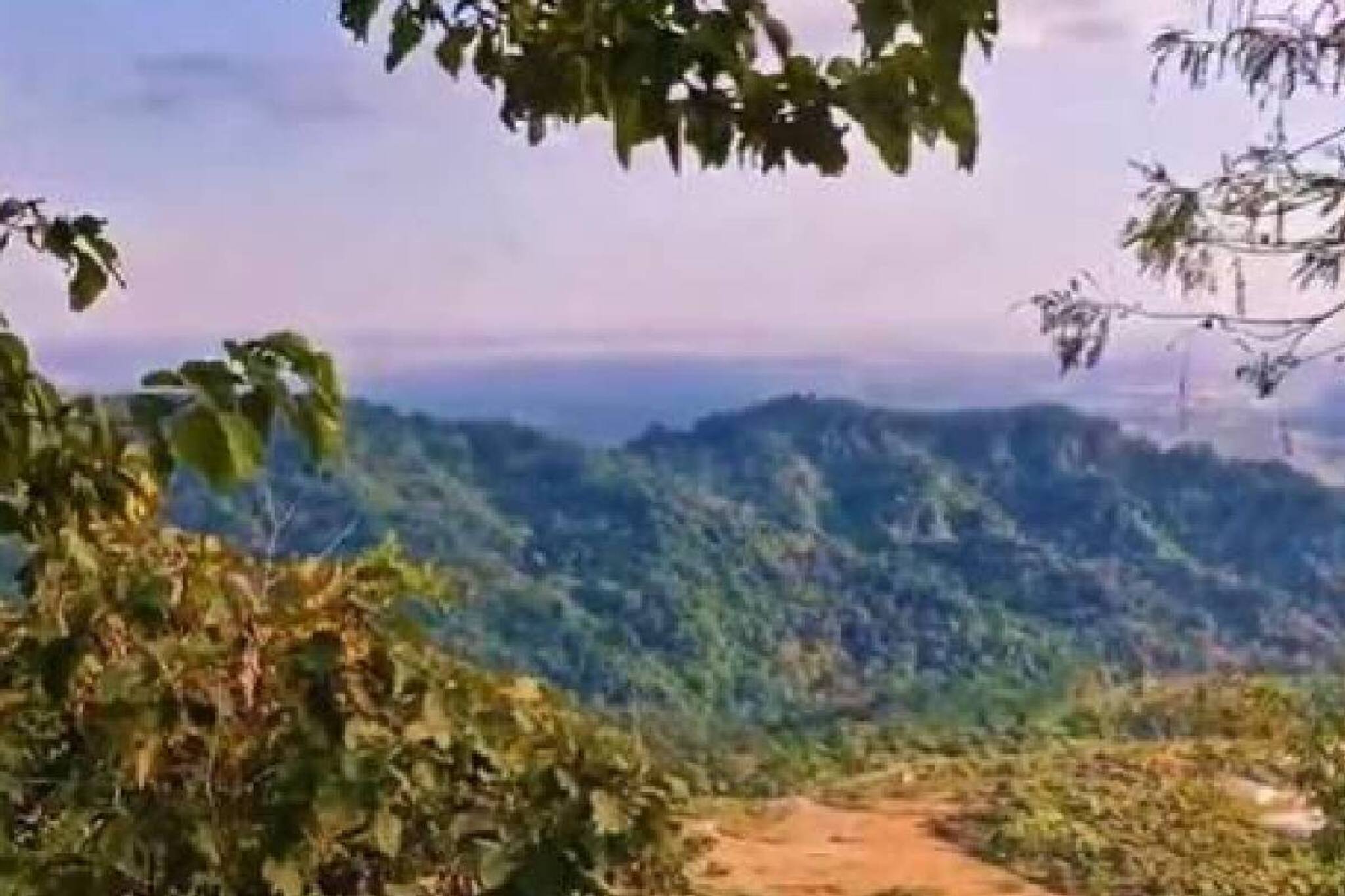 দার্জিলিং তো গেছেন! এই জায়গা চেনেন? না গেলে ঘুরে আসুন