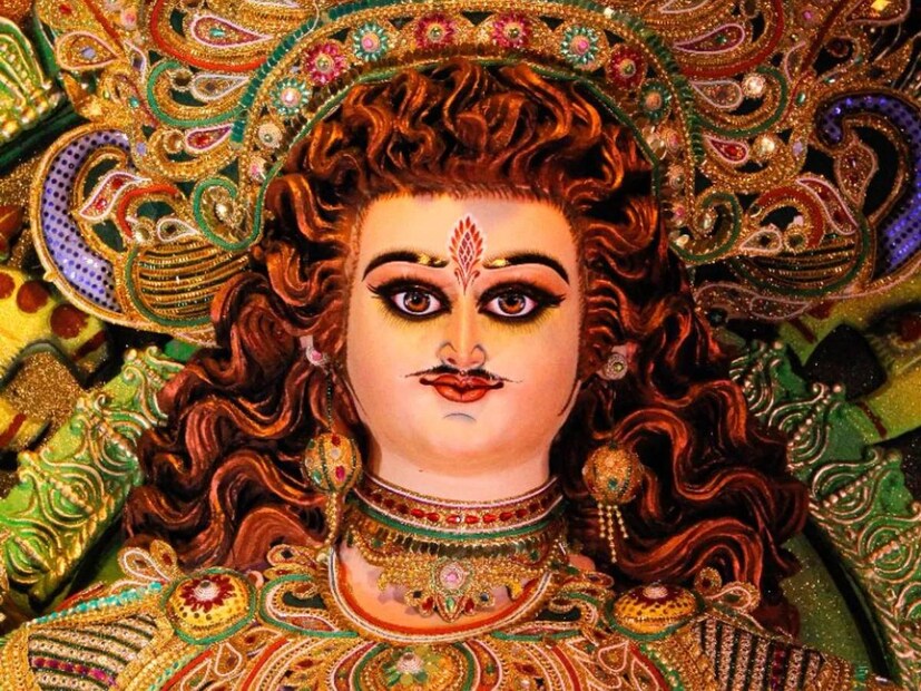 চলছে কার্তিক মাস৷ বাংলা পঞ্জিকা তথা ক্যালেন্ডারের এই মাসের সংক্রান্তিতে পূজিত হন দেবসেনাপতি কার্তিক৷