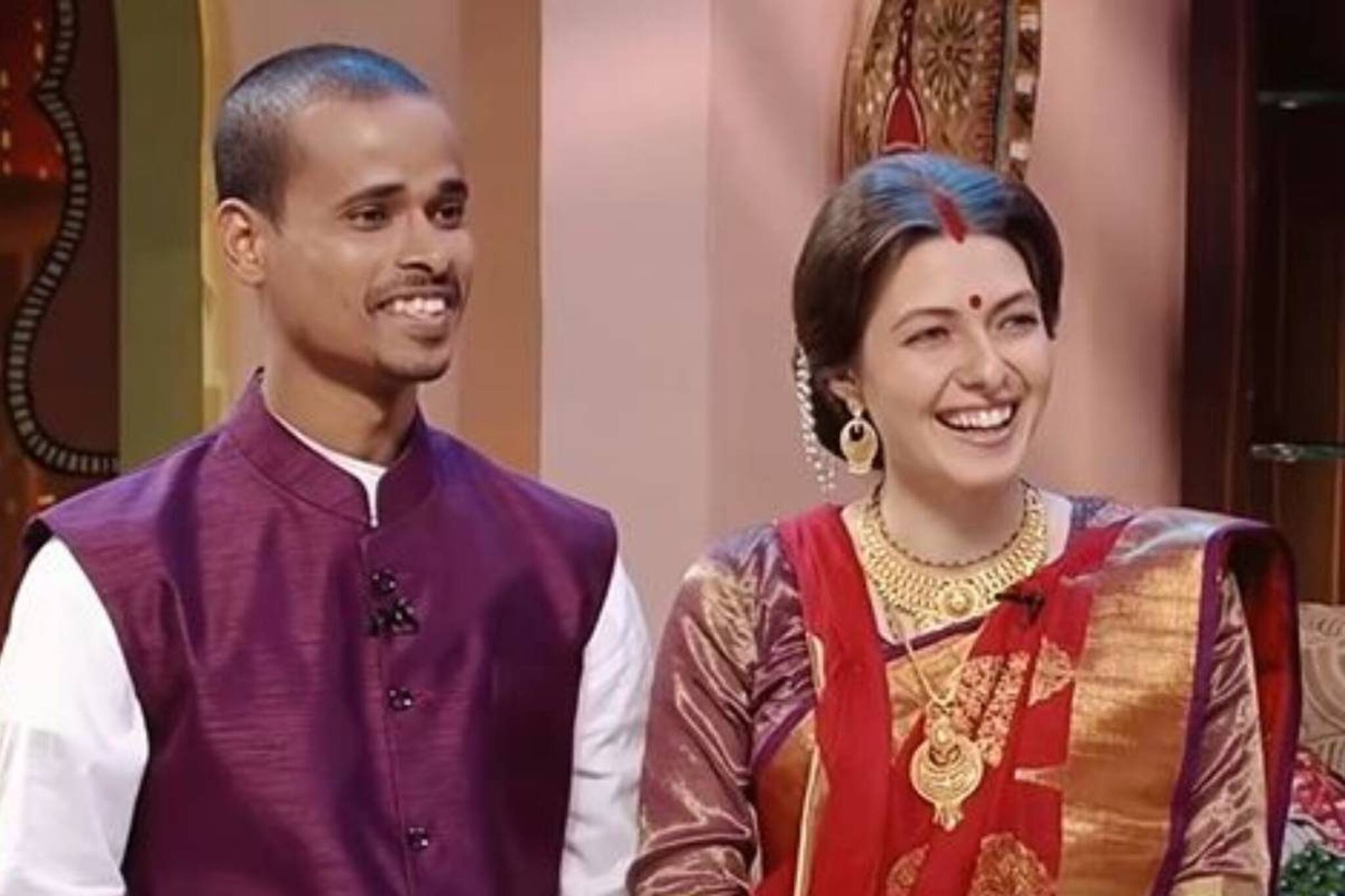 প্রেমের টানে কানাডা থেকে কালনায়! টিঙ্কুকে বিয়ে করে বিদেশিনী এখন বঙ্গবধূ