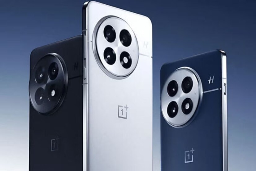 ক্যামেরা সেটআপের দিক থেকে OnePlus 13-এর জুড়ি নেই। এতে 50 MP-এর মেইন ক্যামেরা তো রয়েছেই। সঙ্গে 50 MP-এর পেরিস্কোপিক ক্যামেরা এবং 50MP-এর একটি আল্ট্রা ওয়াইড অ্যাঙ্গেল লেন্সও দেওয়া হয়েছে। সেলফির জন্য রয়েছে 32MP-এর ফ্রন্ট ক্যামেরা। এছাড়াও ওয়ানপ্লাসের এই ফ্ল্যাগশিপ ফোনে 6000mAh-এর ব্যাটারি রয়েছে, যা 100W ওয়্যারড চার্জিং এবং 50W ওয়্যারলেস চার্জিং সাপোর্ট করে। 