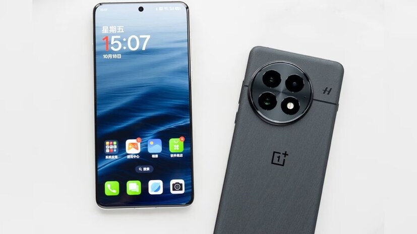 OnePlus 13-এ IP69 রেটিং রয়েছে। অর্থাৎ জল এবং ধুলোবালি থেকে সম্পূর্ণ সুরক্ষিত। দেওয়া হয়েছে আলট্রাসনিক ফিঙ্গারপ্রিন্ট সেন্সরও। ফোনটি Android 15-এর উপর ভিত্তি করে OxygenOS 15-এর সঙ্গে লঞ্চ হয়েছে। কোম্পানি খুব শীঘ্রই এই ফ্ল্যাগশিপ স্মার্টফোনকে গ্লোবাল মার্কেটেও লঞ্চ করতে পারে।