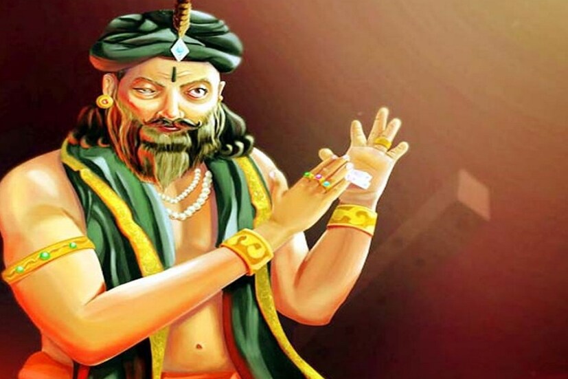 শকুনির প্রতিশোধের কারণ: গান্ধারের রাজকুমার ছিলেন শকুনি। ধৃতরাষ্ট্র ও কৌরবদের কৃতকর্মের কারণে তাঁর পরিবারের মর্মান্তিক পরিণতি হয়েছিল। পিতা সুবলা এবং ভাইদের সঙ্গে বন্দি করা হয়েছিল শকুনিকেও। প্রতিদিন খাওয়ার জন্য মাত্র একমুঠো করে ভাত দেওয়া হত তাঁদের। শকুনি যাতে বেঁচে থাকেন, তার জন্য পিতা সুবলা নিজের এবং তাঁর অন্যান্য পুত্রদের ভাগের খাবারও শকুনিকে দিতে শুরু করেছিলেন। সকলের মৃত্যু হলেও শকুনি কিন্তু বেঁচে গিয়েছিলেন।