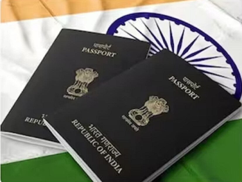 এশিয়ার জয়জয়কার: গত কয়েক বছর ধরেই এশিয়ার অধিকাংশ দেশ হেনলি পাসপোর্ট ইনডেক্সে শীর্ষ স্থানে রয়েছে। সে সিঙ্গাপুর হোক কিংবা জাপান বা দক্ষিণ কোরিয়া। ইউরোপের দেশগুলির সঙ্গে রীতিমতো কাঁধে কাঁধ মিলিয়ে লড়াই করছে। বিশেষজ্ঞরা বলছেন, এশিয়ার এই দেশগুলির শক্তিশালী কূটনৈতিক সম্পর্কের প্রভাব তাদের পাসপোর্টেও পড়েছে।