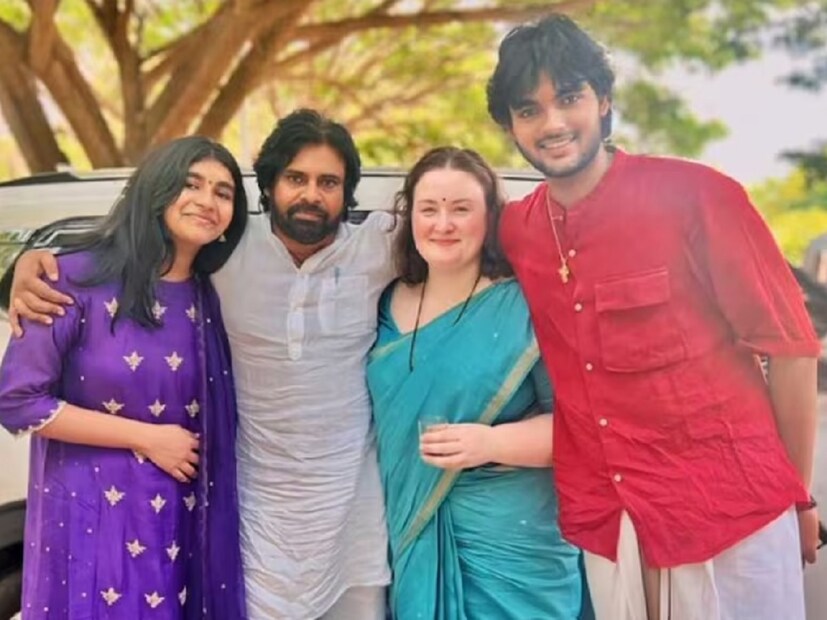 এদিকে দাদা চিরঞ্জীবীর রাজনৈতিক দলে কিছু সময় কাজ করার পর ২০১৪ সালে নিজস্ব দল জনসেনা পার্টি তৈরি করেন পবন কল্যাণ। ২০১৭ সালে নিজের বর্ণময় ফিল্মি কেরিয়ার ছেড়ে পাকাপারি ভাবে রাজনীতিতে প্রবেশের ইঙ্গিত দিয়েছিলেন। যদিও ২০২১ সালে ব্লকবাস্টার ছবি ‘বকীল সাব’-এর হাত ধরে কামব্যাক করেন তিনি। 