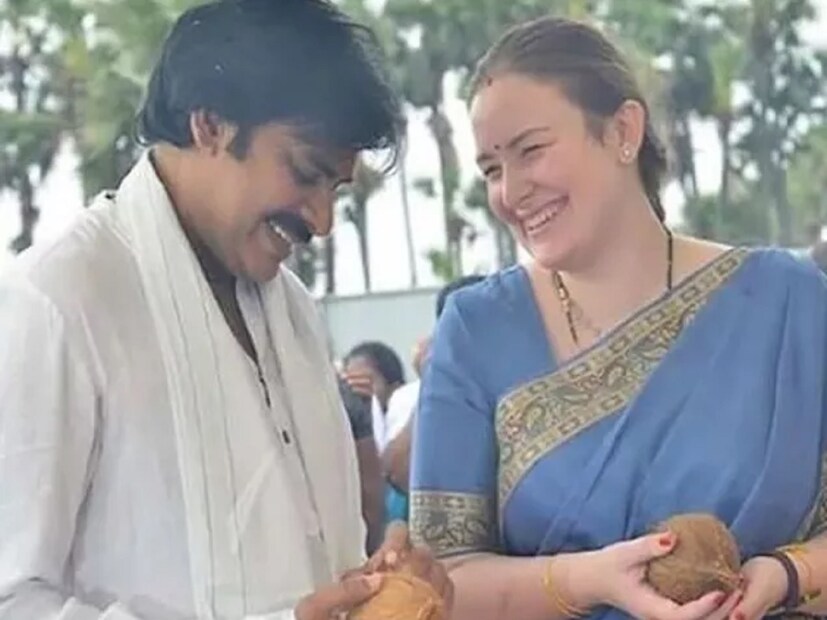 অন্ধ্রপ্রদেশের উপ-মুখ্যমন্ত্রী পদে রয়েছেন পবন কল্যাণ। তাঁর ব্যক্তিগত জীবন চর্চার কেন্দ্রবিন্দুতে রয়েছে। আর এর কারণ হল তাঁর তিনটে বিয়ে। ছবির দুনিয়ায় পা রেখেই ১৯৯৭ সালে ১৯ বছর বয়সী তরুণী নন্দিনীকে বিয়ে করেছিলেন তিনি। তবে তাঁদের মধ্যে ছিল বিস্তর ফারাক। এরপর অভিনেত্রী রেণু দেশাইয়ের সঙ্গে লিভ-ইনের কথা স্বীকার করতেই পবনের জীবনে রীতিমতো ঝড় ওঠে। অথচ প্রথম স্ত্রী নন্দিনীর সঙ্গে তখনও বিচ্ছেদ হয়নি তাঁর। এরপর আচমকা রেণু জানান যে, তিনি আর পবন মা-বাবা হতে চলেছেন। তাঁদের পুত্রের জন্মের পর ২০০৮ সালে পবন প্রথম স্ত্রীকে ডিভোর্স দেন। 
