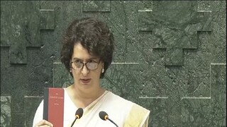 সাংসদ হিসেবে শপথ নিলেন প্রিয়াঙ্কা গান্ধি৷