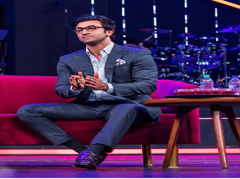 ২০০৭ সালে তৈরি হয়েছিল সেই ছবি। সদ্য উদজাপিত হল সে ছবির ১৭ বছর। স্বতন্ত্র এবং উচ্চাভিলাষী সেই বলিউড প্রকল্প আজও মনে রেখেছেন দর্শক। যদিও বর্ষীয়ান অভিনেতা ঋষির অনুমান ঠিকই ছিল। সেই ছবি বানিজ্যিক সফল হয়নি। 