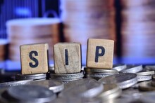 SIP-তে মাত্র ৩০০০ টাকা জমা করে ৫ কোটি টাকা পেতে পারেন ? কী করে সম্ভব জেনে নিন