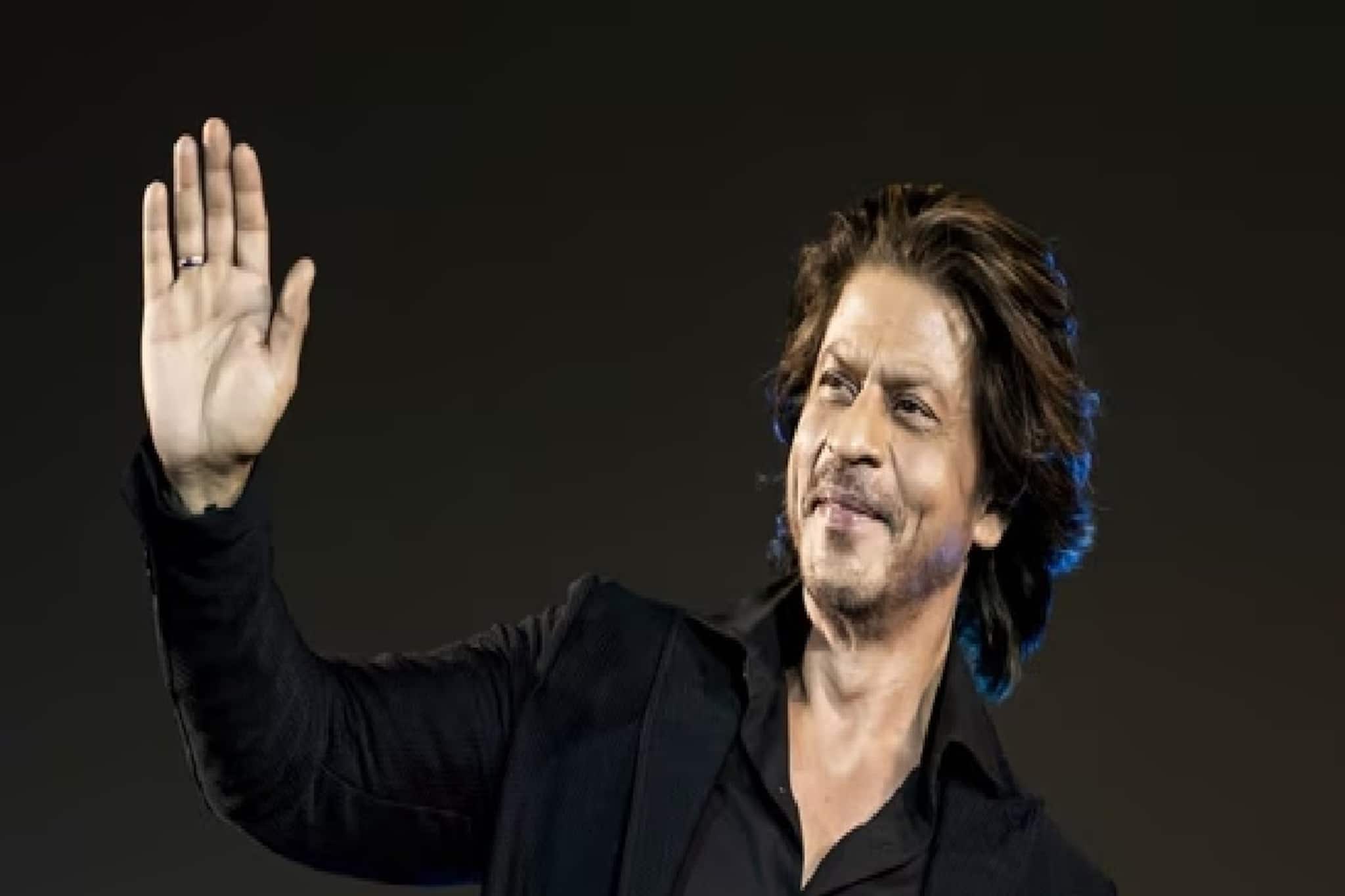 ৯৫ দিন অপেক্ষার পর 'শাহরুখ' দর্শন! অবাক কাণ্ড মন্নতের বাইরে, জানলে চমকাবেন!