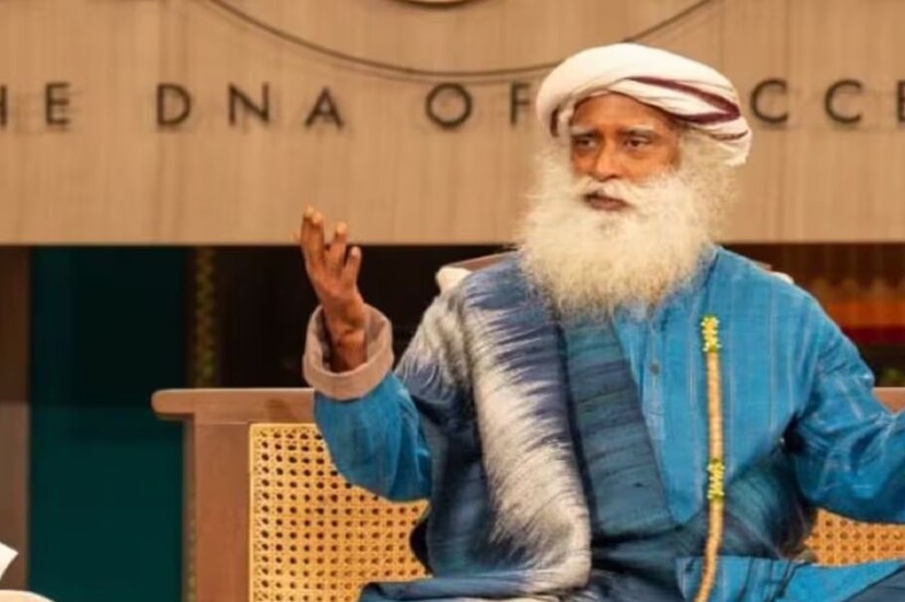 সদগুরু বলেন যে, পান পাতা নিবেদন করার পরে তা ভক্তদের খেয়ে নেওয়া উচিত। তিনি আরও জানান যে, পান বিভিন্ন কিছুর সঙ্গে মিশিয়ে কিংবা বলা ভাল, বিভিন্ন উপায়ে তা খাওয়া যেতে পারে। কিন্তু রাতে ঘুমোতে যাওয়ার আগে পান খেলে পেটের সমস্যা দূর হয়। আর তা পেটের জন্য সেরা উপকার প্রদান করে। রাতে পান চিবোনোর উপকারিতা জেনে নেওয়া যাক। 