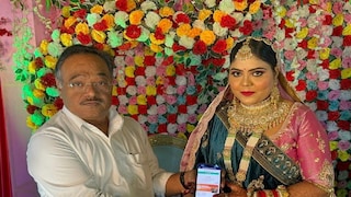 শমীক ভট্টাচার্যের হাত ধরে নয়া চমক বিয়ে বাড়িতে শমীক ভট্টাচার্যের হাত ধরে নয়া চমক বিয়ে বাড়িতে