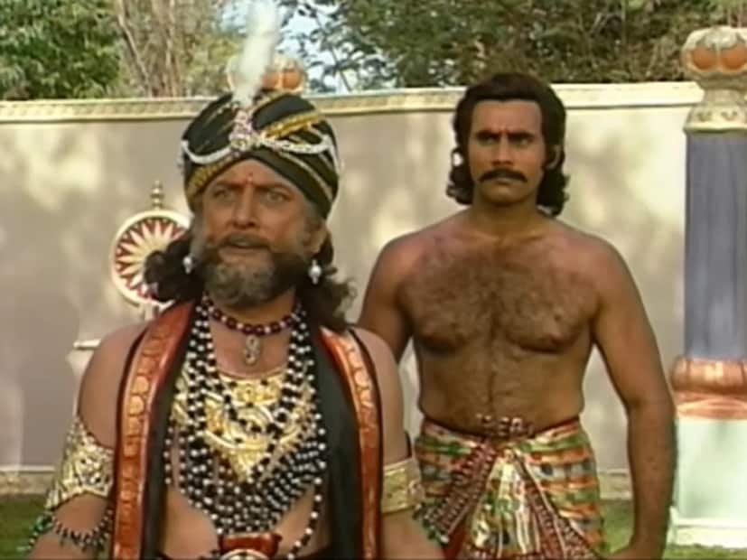 শকুনির মৃত্যুর পর তাঁর পাশাগুলির পরিণতি: বলা হয় যে, এই পাশাগুলি নষ্ট হয়ে গিয়েছিল অথবা হারিয়ে গিয়েছিল। কিন্তু সত্যিটা হল, এই পাশাগুলিকে নষ্ট করে তা নদীতে ফেলে দেওয়া হয়েছিল। যদিও এ-ও কথিত আছে যে, প্রথমে এই পাশাগুলি ভেঙে তারপর শকুনির সঙ্গে সমাধিতে দিয়ে দেওয়া হয়েছিল।