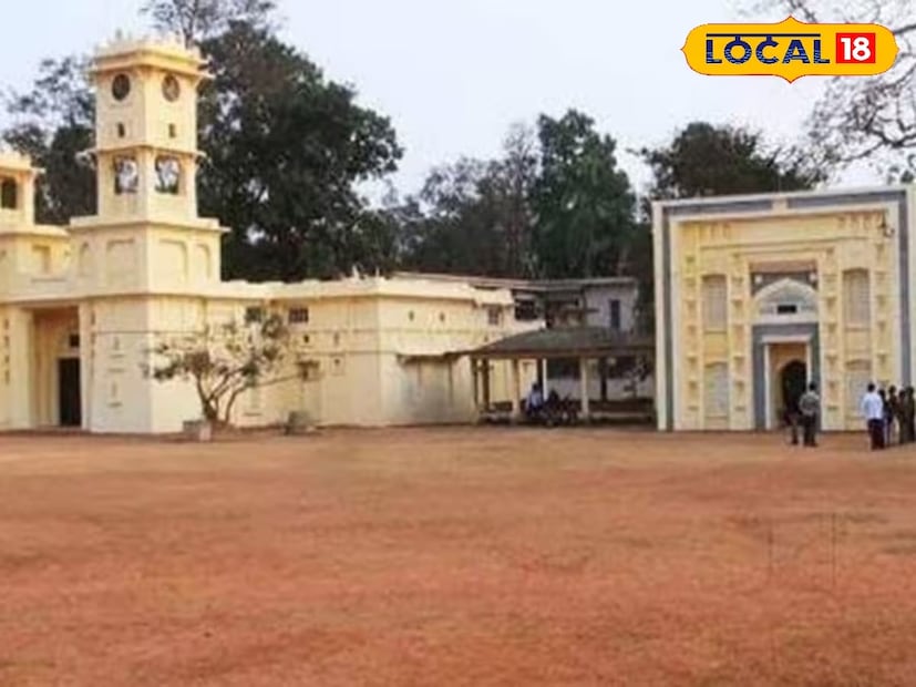 একাধিক তীর্থস্থানের পাশাপাশি রয়েছে বিশ্ব কবি রবীন্দ্রনাথ ঠাকুরের লাল মাটির শহর বোলপুর শান্তিনিকেতন। চারিধার ঘেঁষে সুন্দর সুন্দর গাছ গাছালিতে ভরা এই বোলপুর শান্তিনিকেতন ঘুরে দেখেননি এমন মানুষ হয়তপাওয়া যাবে না। বোলপুরের মধ্যে একাধিক দেখার জায়গা রয়েছে তার পাশাপাশি বর্তমানে বেশ জনপ্রিয়তা লাভ করেছে খোয়াইয়ের হাট।