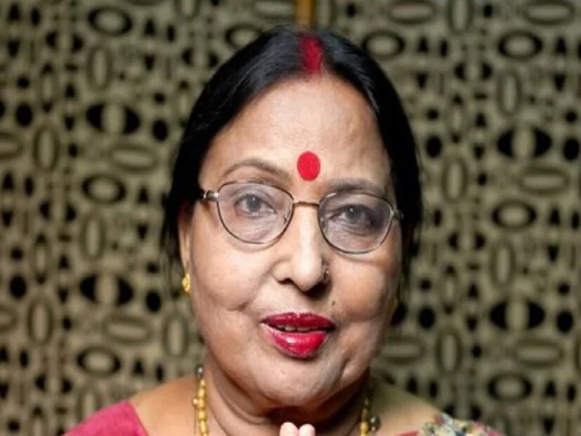 সারদা সিনহার পুত্র অংশুমান সিনহাই সোশ্যাল মিডিয়ায় মায়ের প্রয়াণের খবর ভাগ করে নিয়েছেন। তিনি জানান যে, পটনার গুলবি ঘাটে মাস খানেক আগে যেখানে তাঁর বাবার শেষকৃত্য হয়েছে, সেখানেই সম্পন্ন হবে সারদা সিনহার শেষকৃত্য। এক মাসের মধ্যে মা-বাবা দু’জনকে হারিয়ে স্বাভাবিক ভাবেই মুষড়ে পড়েছেন অংশুমান। বিষাদের এই মুহূর্তেও অংশুমানের কথাবার্তা থেকে এটা স্পষ্ট হয়ে গিয়েছে যে, কঠিন সময়েও তিনি নিজের মায়ের ইচ্ছা এবং পরম্পরা অনুসরণ করছেন। 