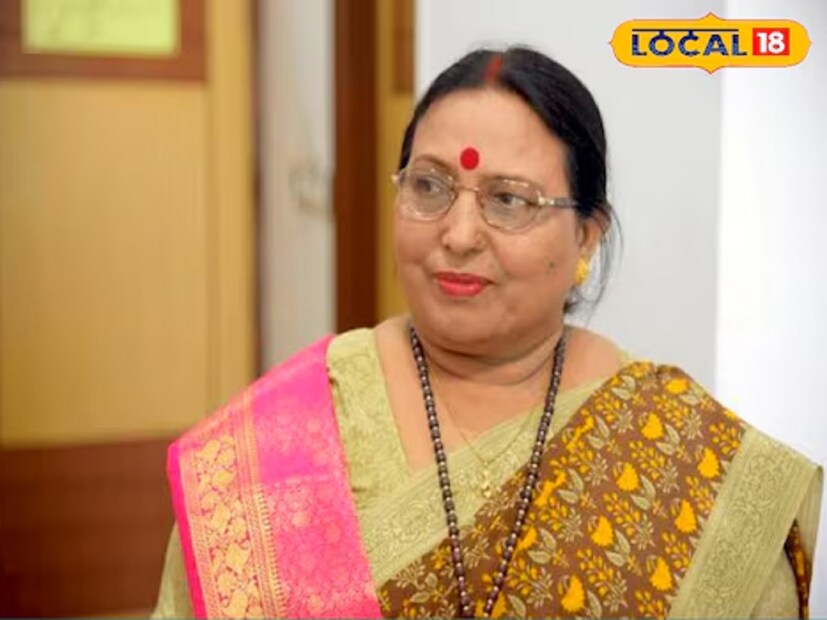 ৫ নভেম্বর রাত ৯টা ২০ মিনিটে প্রয়াত হয়েছেন বিহারের খ্যাতনামা লোকসঙ্গীত শিল্পী সারদা সিনহা। তিনি বিহার কোকিলা নামেও বেশ প্রসিদ্ধ। আসলে ছট মহাপর্বের প্রথম দিনেই এই খবর আসায় কার্যত শোকের ছায়া নেমে এসেছে শিল্পীর পরিবারে। এমনকী এই খবরে শোকস্তব্ধ গোটা বিহারও। 