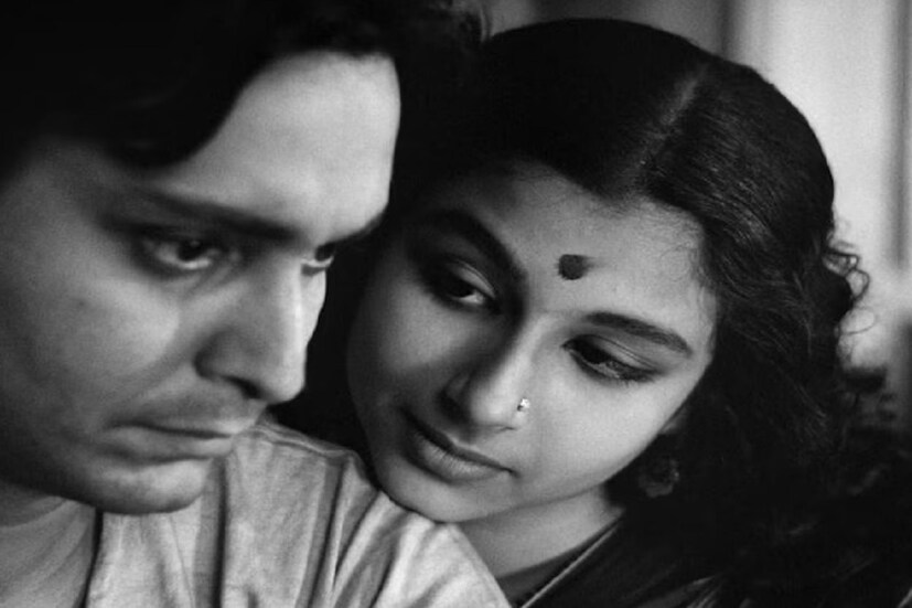 বড় বড় চোখ, ছিপছিপে চেহারা আর বলিষ্ঠ অভিনয়। শর্মিলা ঠাকুরের নাম করলে এই গুণগুলোর কথাই সবার আগে মাথায় আসে। কেরিয়ারে এমন সব সিনেমায় অভিনয় করেছেন, যা বক্স অফিস কাঁপিয়ে দিয়েছিল। তাঁর সৌন্দর্যের প্রেমেও পড়েছেন অনেকেই। বলিউড অভিনেতা থেকে শুরু করে ক্রিকেটার, তালিকা অনেক লম্বা। 