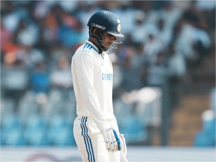 ফর্ম নিয়ে প্রশ্নের মুখে পড়েছেন শুভমান গিলও। তিনিও রান পেলেন না রনজিতে। বেঙ্গালুরুতে চিন্নাস্বামী স্টেডিয়ামে পঞ্জাবের হয়ে ওপেন করতে নেমে ৮ বল খেলে ৪ রান করে আউট হন শুভমান গিল। 