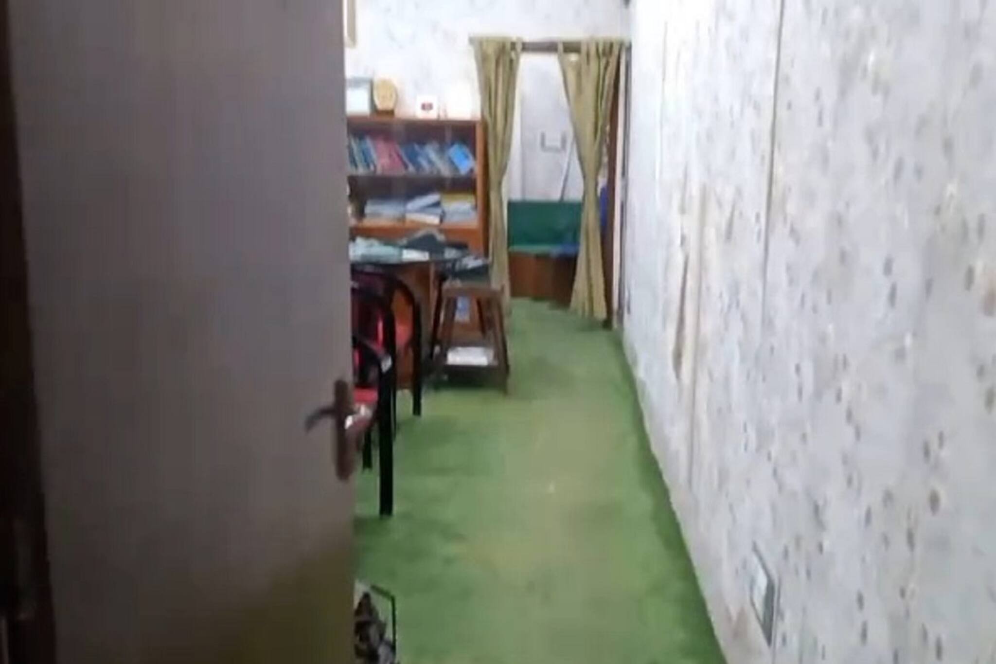 কার্পেটে কেউটে ! আতঙ্কে তোলপাড় পুরসভা, তারপর কী ঘটল ?