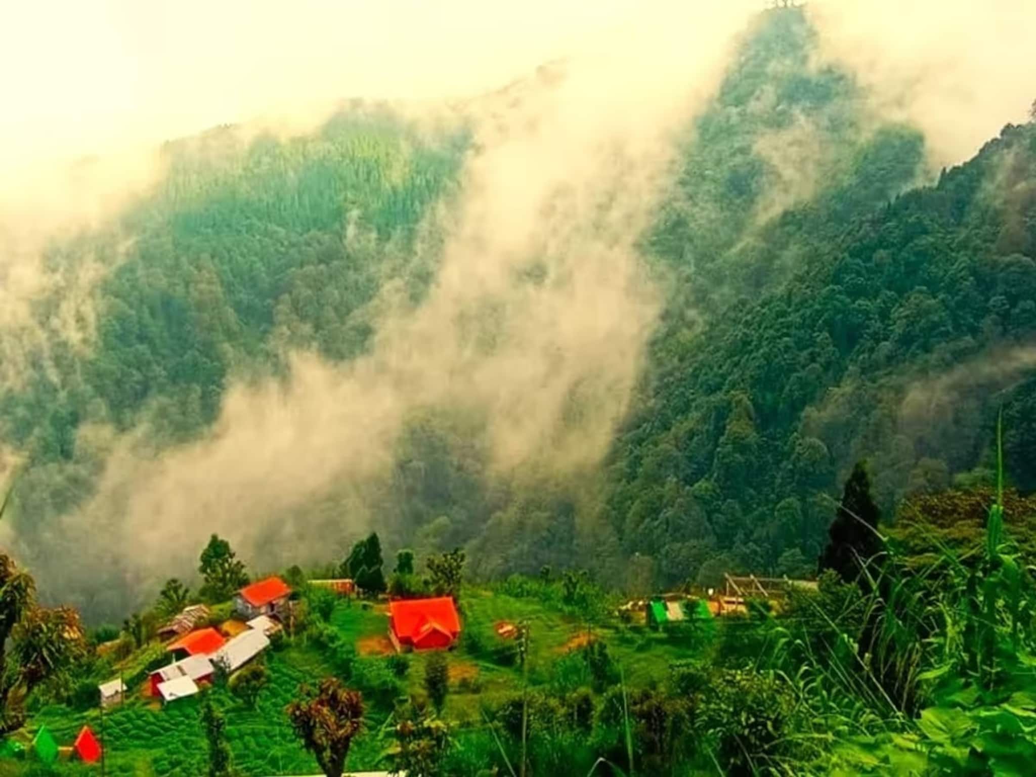 বিকেল গড়ালে ছমছমে পরিবেশ,বড়দিনে ঘুরে আসুন কালিম্পংয়ের এই গ্রামে,আজীবন মনে থাকবে