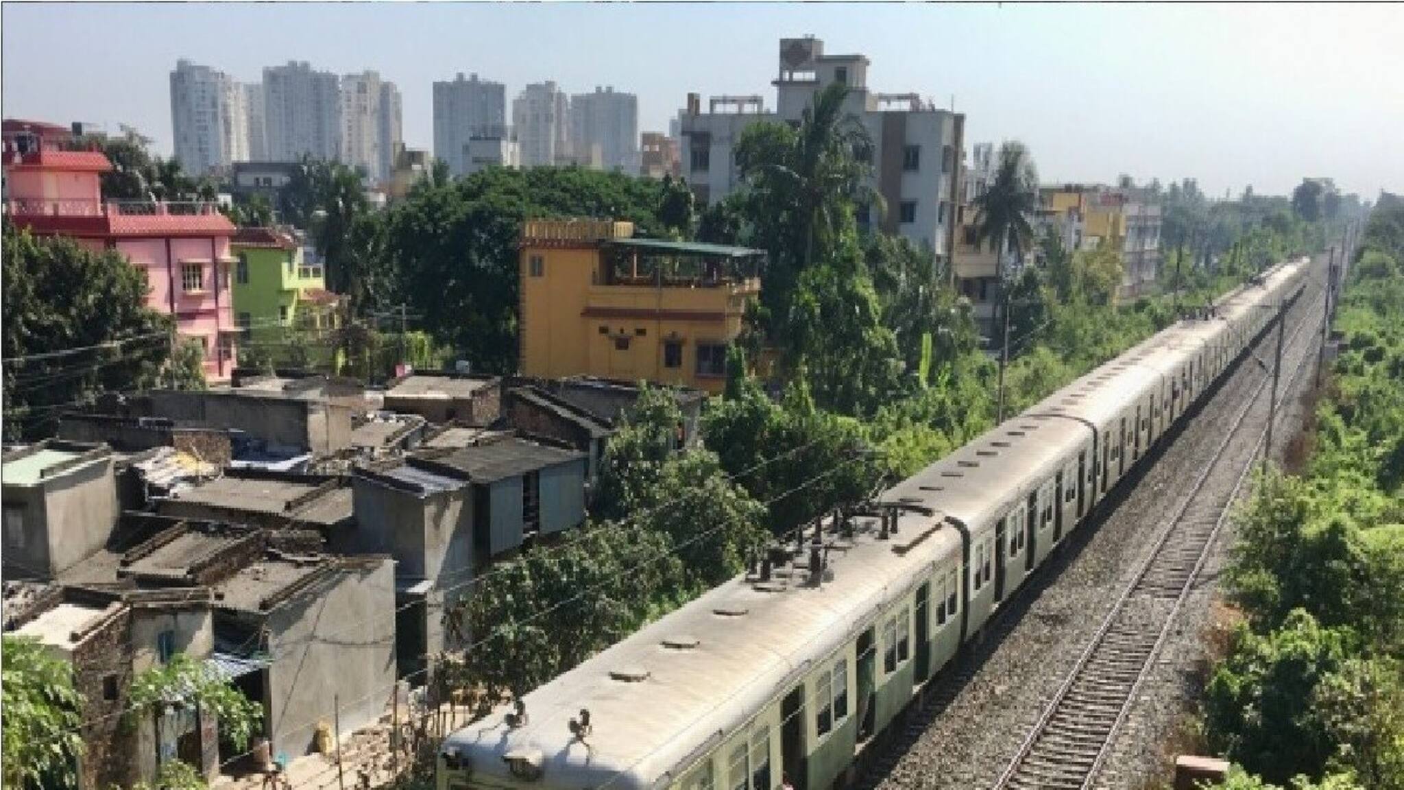 নেই কোনও স্টেশন! বছরে মাত্র ৮ দিন দাঁড়ায় সব ট্রেন! কী এমন জায়গা! কী কারণ? জানুন
