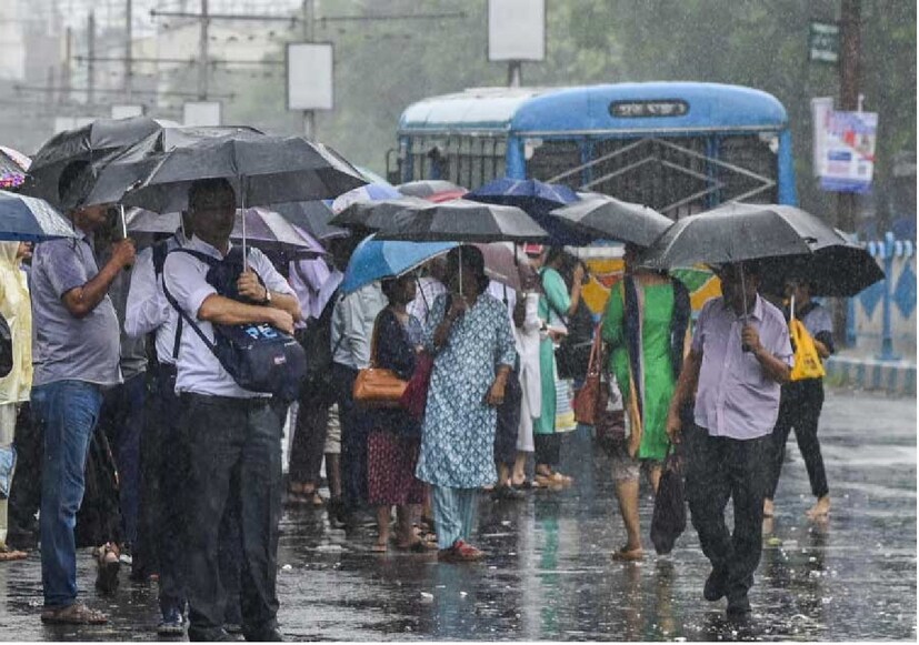 হাওয়া অফিস জানাচ্ছে, জগদ্ধাত্রী পুজোর নবমীর দিন হালকা বৃষ্টির সামান্য সম্ভাবনা দেখা দিয়েছে। ওই দিন পার্বত্য দুই জেলা এবং উপকূলের তিন জেলায় হালকা বৃষ্টির সামান্য সম্ভাবনা রয়েছে। 