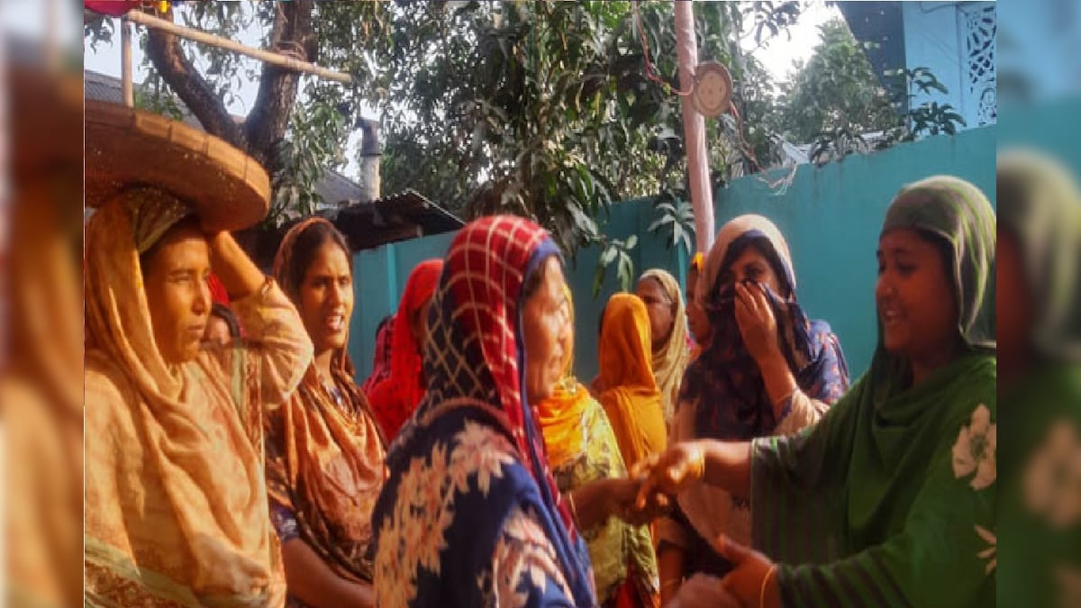 Viral News | ভরদুপুরে আচমকা শুরু ঢাক-ঢোল পেটানো, সকলে সকলের বাড়ি পাঠাচ্ছে মিষ্টি! বিজয়োৎসবের কারণ জানলে গর্বিত হবেন আপনিও