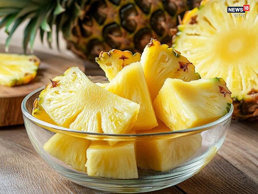 ২. অম্লতা

যাদের গ্যাস্ট্রাইটিস বা অ্যাসিডিটির সমস্যা আছে তাঁদের জন্যও আনারস ক্ষতিকর হতে পারে। এটি সেবন করলে তাঁদের সমস্যা বাড়তে পারে। তাঁদের অবশ্যই বিশেষ করে রাতে এই ফল খাওয়া থেকে বিরত থাকতে হবে। 