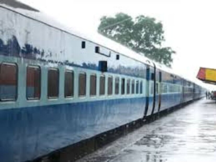 এছাড়াও, যদি গ্রুপের জন্য টিকিট বুক করা হয় (যেমন ছাত্র বা কর্মকর্তা গ্রুপ), তবে গ্রুপের কোনও সদস্যের নামও পরিবর্তন করা যেতে পারে।