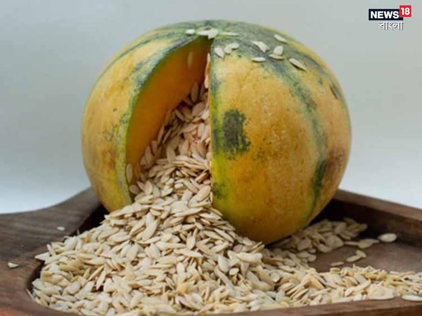 খরমুজ একটি অত্যন্ত রসালো ফল, যা স্বাস্থ্যের জন্য খুবই উপকারী বলে মনে করা হয়, মানুষ এটি সরাসরি বা জুস আকারে খেতে পছন্দ করে, কিন্তু আপনি কি জানেন যে এর বীজও স্বাস্থ্যের জন্য সমান উপকারী বলে মনে করা হয়। 