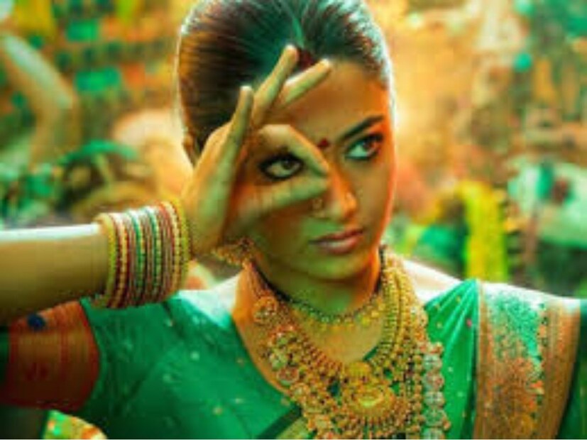 অন্যদিকে, পটনায় 'পুষ্পা-দ্য রুল' ছবির ট্রেলার মুক্তি উপলক্ষে এক বড় ইভেন্ট আয়োজন করা হয়। রবিবার, অল্লু অর্জুন এবং রশ্মিকা মন্দানার পাটনা পৌঁছানোর আগে থেকেই গাঁধী ময়দানে ভিড় জমতে শুরু করে।