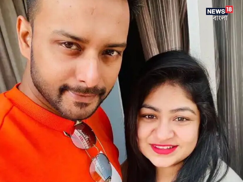 সূত্রের খবর, ২০২৩ সালেই পাকাপাকি ডিভোর্স হয় তাঁদের। তাঁরা দুজনেই এখন জীবনে মুভ অন করে গেছে। কিন্তু মাঝেমাঝেই দেখা হয় তাঁদের। এখনও তাঁরা খুব কাছের বন্ধু। 