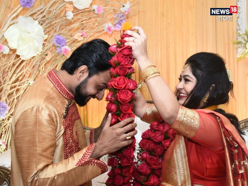 অনেকদিন ধরেই জল্পনা অভিনেতা ইন্দ্রাশিস রায়ের বিবাহিত জীবন নিয়ে। শোনা যায়, এক ছাদের তলায় থাকছে না সৌরভী এবং ইন্দ্রাশিস।