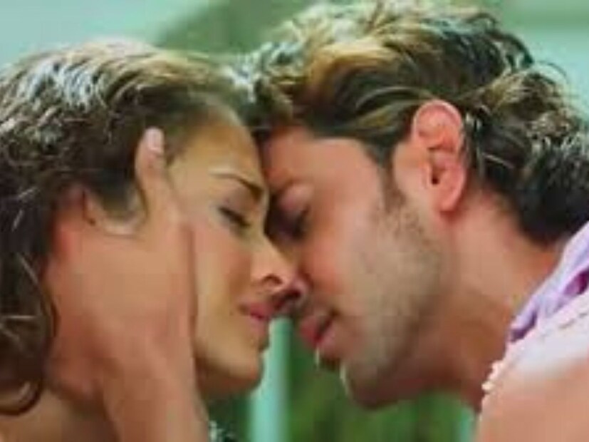 যখন ঐশ্বর্য রাই ‘ধুম ২’ করেছিলেন, তখন বিশ্বজুড়ে তার জনপ্রিয়তা ছিল। মানুষ বলছিল, তিনি হলিউডে কাজ করবেন কি না। অভিনেত্রী পশ্চিমের অনেক সিনেমা থেকে প্রস্তাব পেয়েছিলেন, তবে সেগুলোতে অনেক শারীরিক ঘনিষ্ঠ দৃশ্য ও চুম্বনের দৃশ্য ছিল, যা করতে তিনি স্বাচ্ছন্দ্যবোধ করেননি।