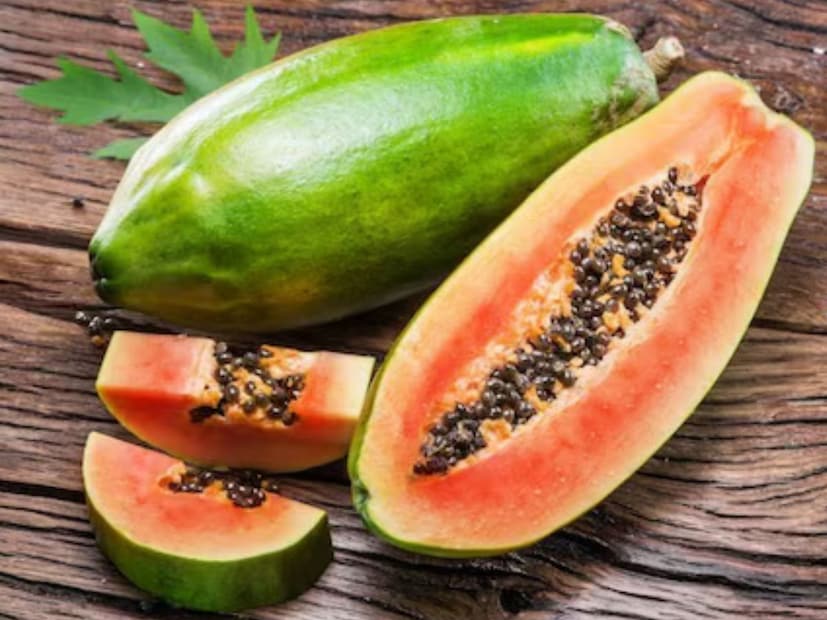  পেঁপে ভিটামিন এ সমৃদ্ধ, যা দৃষ্টিশক্তির জন্যও খুবই উপকারী। ভিটামিন -এ রাতকানা নিরাময় করে। পেঁপে ফল খাওয়ার সঠিক সময় সকালে বা সন্ধ্যায় খেতে পারেন।
