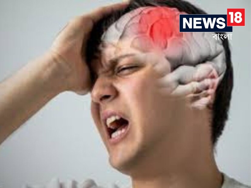 মুখের এক পাশ ঝুলে যাওয়া: স্ট্রোকের একটি সাধারণ লক্ষণ হলো মুখের এক পাশ বা চোখের নিচের অংশ ঝুলে যাওয়া বা অস্বাভাবিকভাবে অসামঞ্জস্যপূর্ণ হয়ে পড়া। আপনি যদি কাউকে হাসতে বলেন এবং তার মুখের এক পাশ উঠতে না পারে, এটি স্ট্রোকের লক্ষণ হতে পারে।