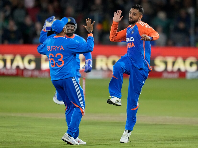 ব্যাটিং নিয়ে কিছুটা চিন্তা থাকলেও বোলিং লাইনের পারফরম্যান্স কিছুটা হলেও আশ্বস্ত রেখেছে টিম ম্যানেজমেন্টকে। বিশেষ করে বরুণ চক্রবর্তী ও রবি বিষ্ণোইরা যেভাবে বোলিং করছে তা সত্যিই প্রশংসার দাবি রাখে।