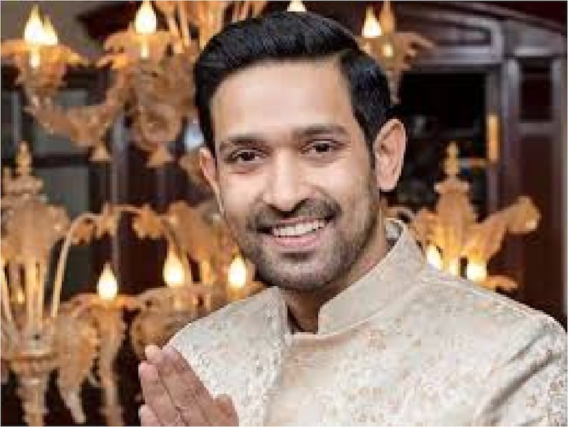 বর্তমানে কেরিয়ারে সাফল্যের শিখরে রয়েছেন তিনি। আর তারই মাঝে এল তাঁর এই অপ্রত্যাশিত সিদ্ধান্তের ঘোষণা। যদিও অভিনেতা তার আকস্মিক সিদ্ধান্তের বিষয়ে আলোকপাত করেননি, তাঁর সঙ্গে কাজ করেছেন এমন একজন পরিচালক বিক্রান্তের অবসরের পিছনে সম্ভাব্য কারণ সম্পর্কে ওজন করেছেন।