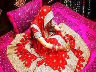 ফুলশয্যার রাতে ঘরে ঢুকল বর, নববধূর মোহময়ী হাসিতে মন খুশ