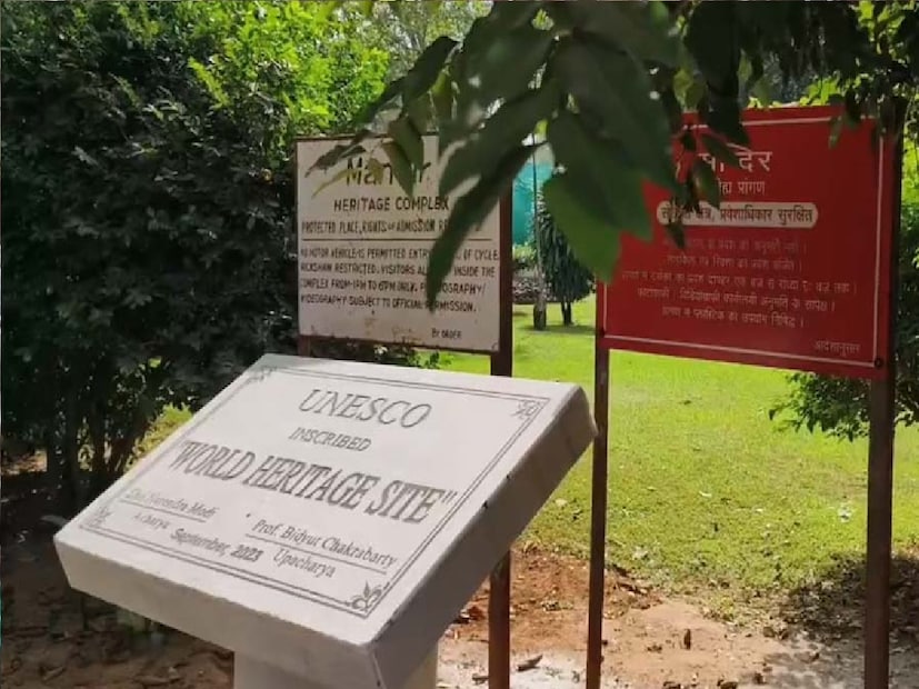 *১৯ থেকে ২৫ নভেম্বর বিশ্ব হেরিটেজ সপ্তাহে ওয়ার্ল্ড হেরিটেজ বিশ্বভারতী ও শান্তিনিকেতনের ইতিহাস তুলে ধরলেন অধ্যাপক ও পড়ুয়ারা। বিশ্বভারতীর বাংলা বিভাগের অধ্যাপক তথা আন্তর্জাতিক বাংলাদেশ ভবনের সমন্বায়ক মানবেন্দ্র মুখোপাধ্যায় জানালেন শান্তিনিকেতন আশ্রম ও বিশ্বভারতী প্রতিষ্ঠার ইতিহাস। ফাইল ছবি। 