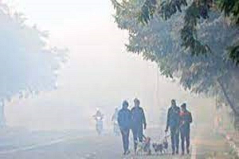 গঙ্গারামপুর : হালকা কুয়াশায় ঢাকা আকাশ,  গঙ্গারামপুরের সর্বনিম্ন তাপমাত্রা ১৭ ডিগ্রি সেলসিয়াস। 