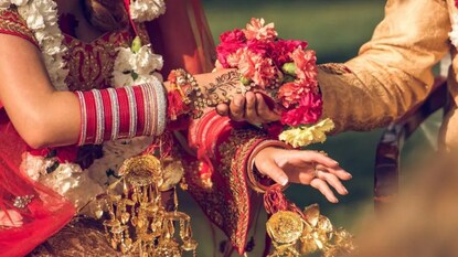 কনের দিকে চোখ যেতেই স্তম্ভিত হয়ে যান অতিথিরা! পত্রপাঠ খবর পাঠালেন পুলিশেও (Representative Image) কনের দিকে চোখ যেতেই স্তম্ভিত হয়ে যান অতিথিরা! পত্রপাঠ খবর পাঠালেন পুলিশেও (Representative Image)