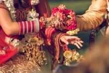 ধুমধাম করেই হয়েছিল বিয়ের আয়োজন, কিন্তু কনের দিকে চোখ যেতেই স্তম্ভিত অতিথিরা !